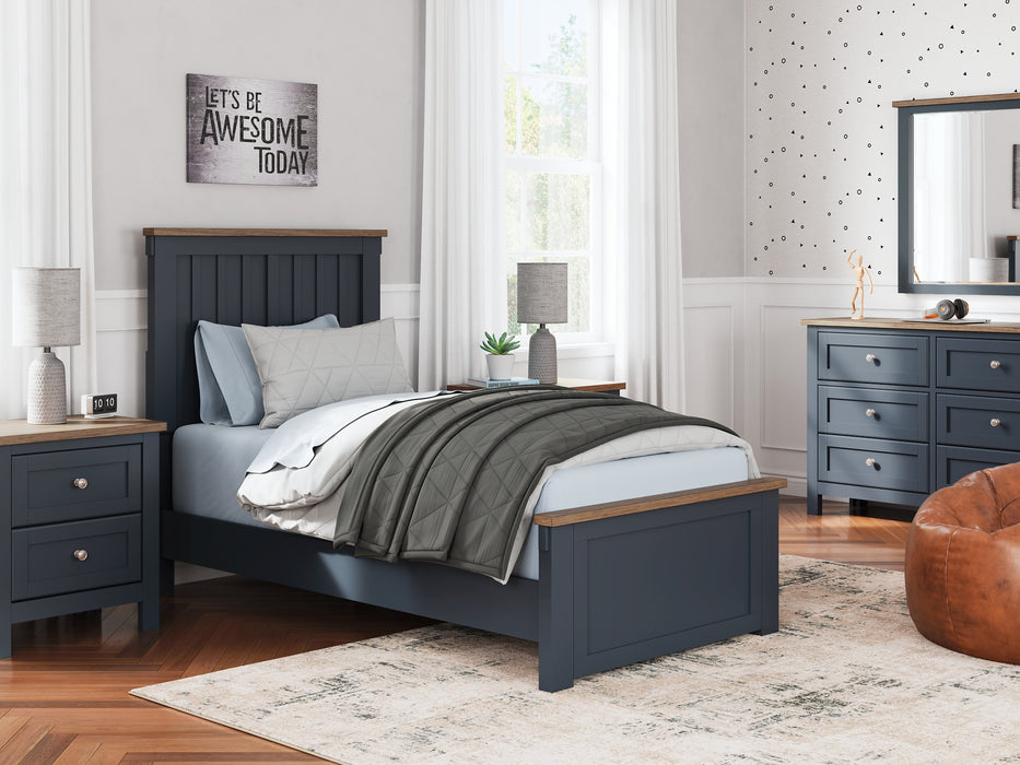 Landocken  Panel Bed