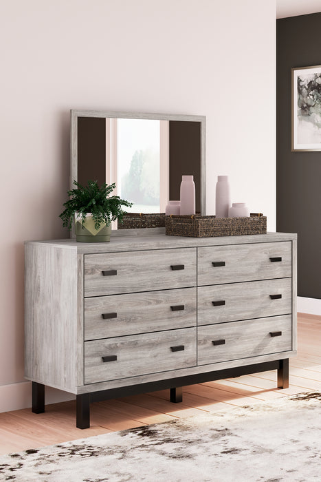 Vessalli King Panel Headboard with Mirrored Dresser and 2 Nightstands